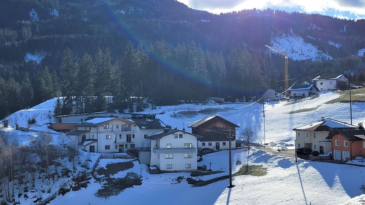 Wenns Apartment | Nice apartment for 4 guests with WIFI, TV and terrace
