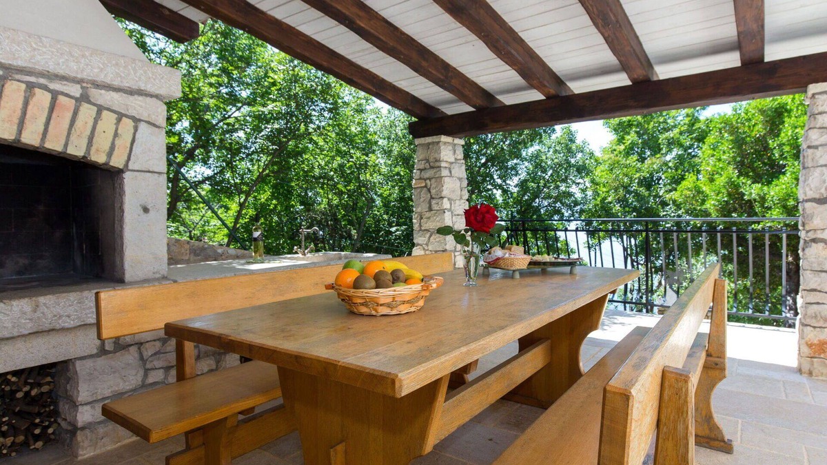 Senj Apartment | Nice apartment for 4 guests with WIFI, A/C, TV, terrace and pets allowed