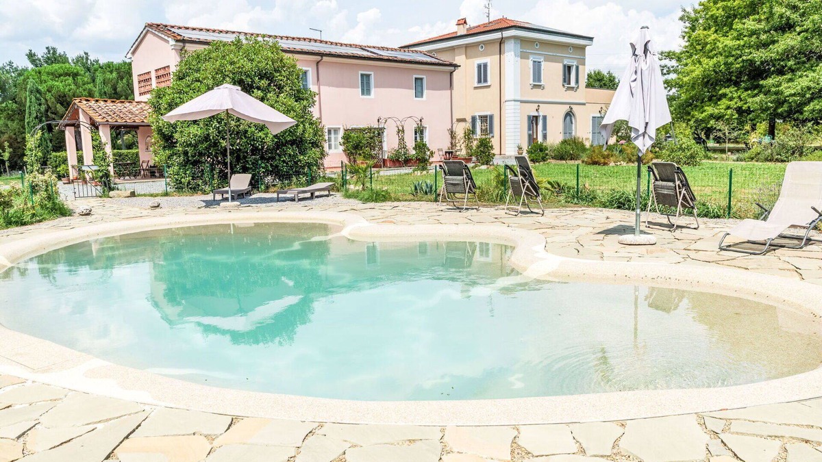 Fucecchio Apartment | Nice apartment for 4 people with pool, WIFI, A/C, patio and pets allowed