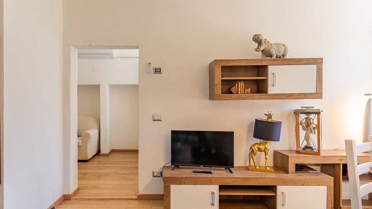 Trezzone Apartment | Nice apartment for 4 people with WIFI, A/C, TV and patio