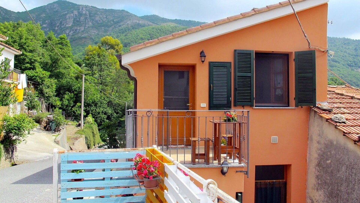 Borgo Apartment | Nice apartment for 4 people with WIFI, TV, patio, pets allowed and panoramic view