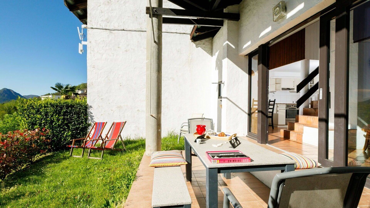 Capriasca Apartment | Nice apartment for 4 people with WIFI, pool, TV, patio, pets allowed, panoramic view and parking