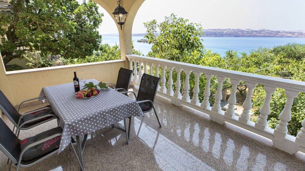 Cesarica Apartment | Nice apartment for 4 people with A/C, WIFI, TV and terrace