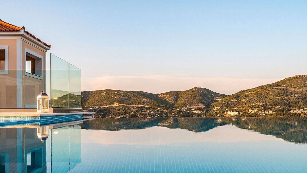Samos Apartment | Nice apartment for 4 people with WIFI, pool, A/C, TV, panoramic view and parking