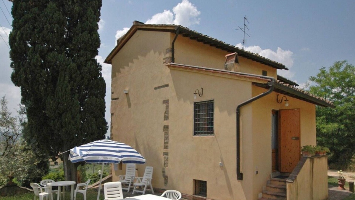 Scandicci Apartment | Nice apartment for 4 people with pool, WIFI and TV, close to Florence