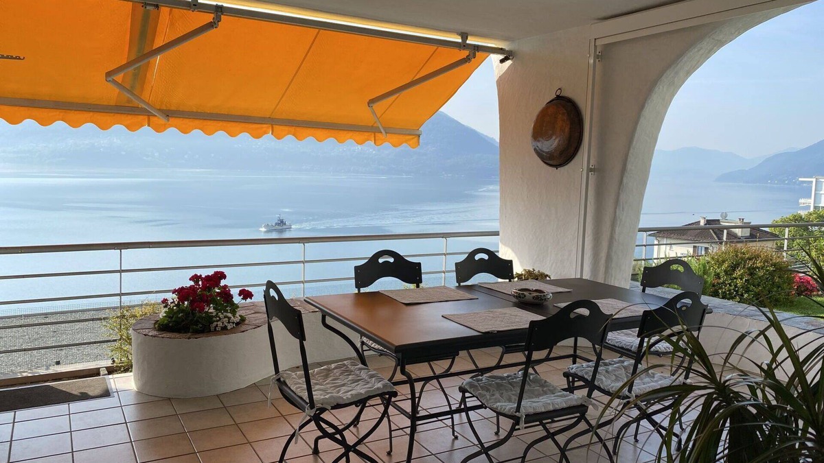 Brissago Apartment | Nice apartment for 5 people with hot tub, WIFI, TV, patio and panoramic view