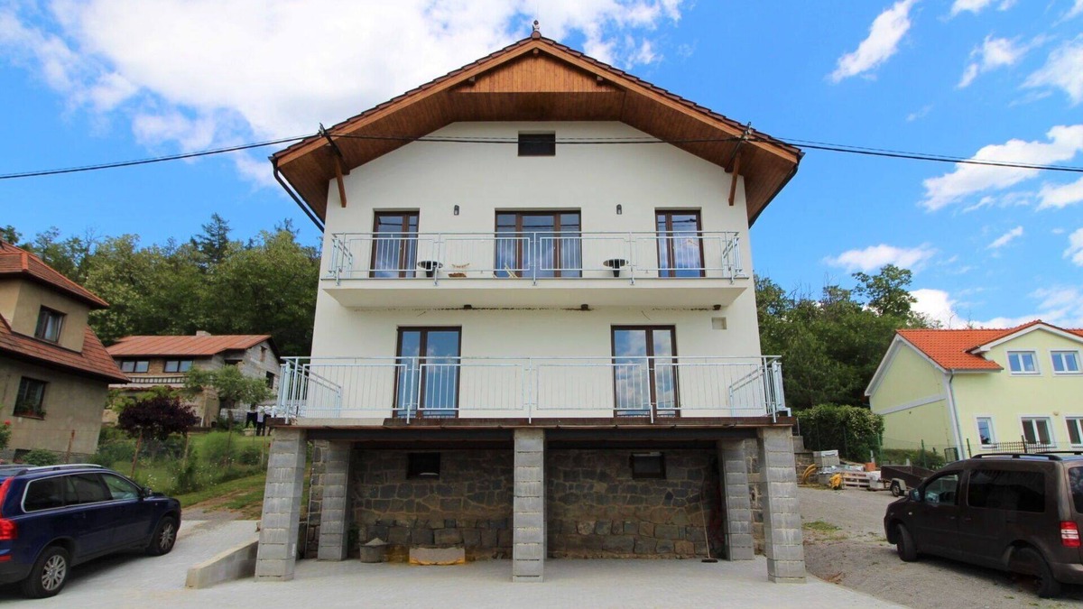 Zupanovice Apartment | Nice apartment for 5 guests with pool, WIFI, TV, patio, pets allowed and parking