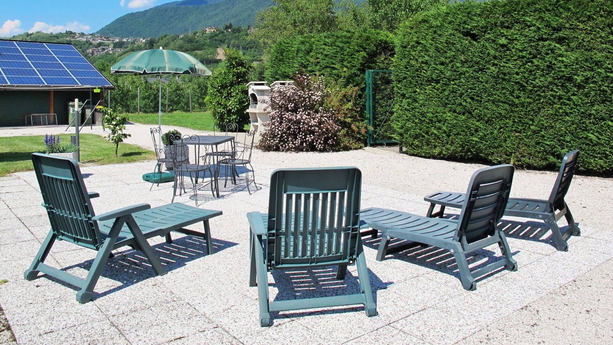 Caldonazzo Apartment | Nice apartment for 5 guests with TV, patio and parking