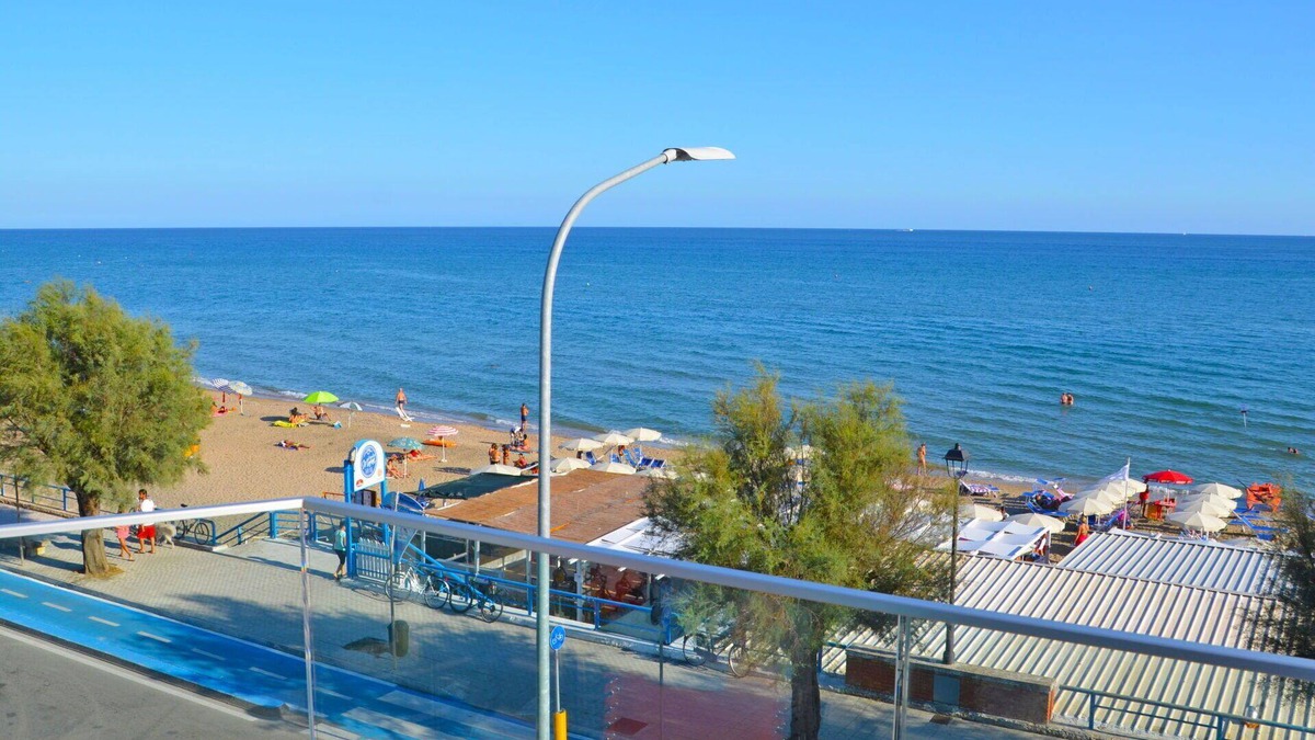 Terracina Apartment | Nice apartment for 5 guests with pool, WIFI, A/C, TV, balcony and pets allowed