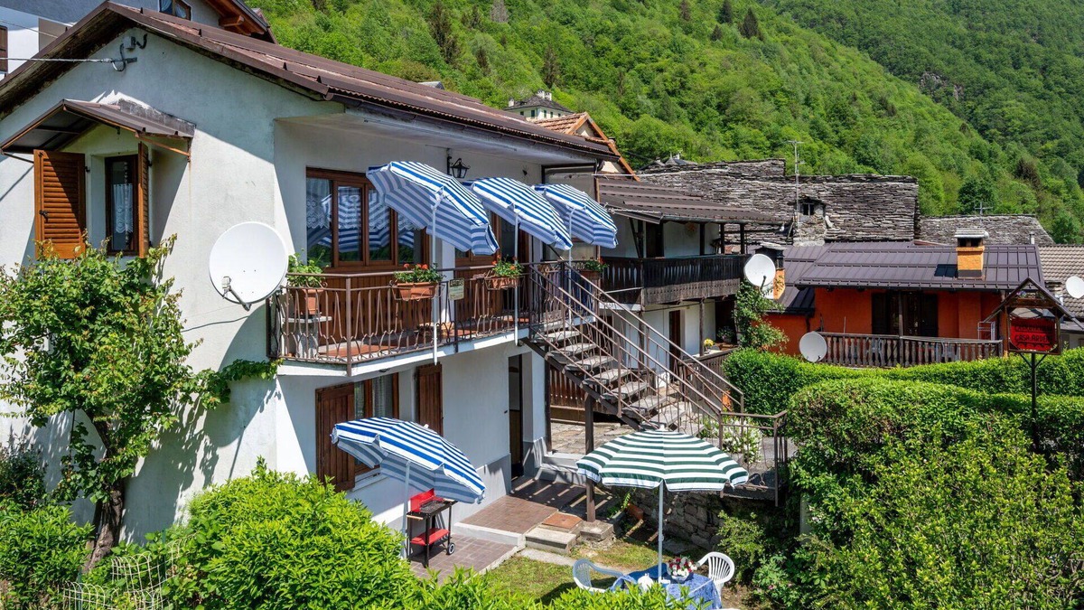 Calasca-Castiglione Apartment | Nice apartment for 5 people with WIFI, TV and pets allowed
