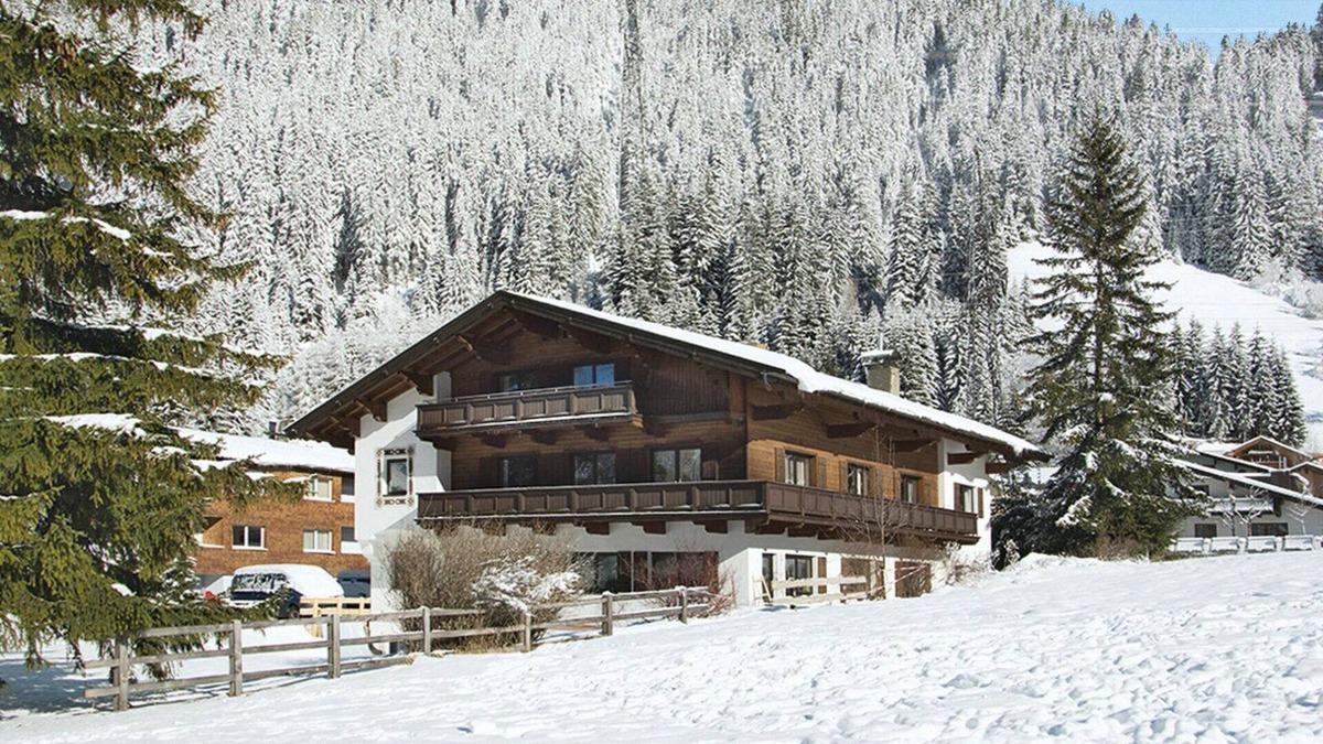 Sankt Anton am Arlberg Apartment | Nice apartment for 6 guests with WIFI, TV, balcony and parking