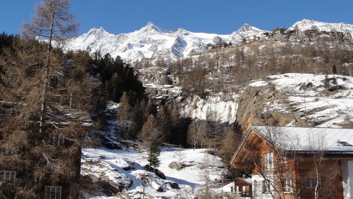 Saas-Fee Apartment | Nice apartment for 6 guests with WIFI, TV, balcony, pets allowed and panoramic view