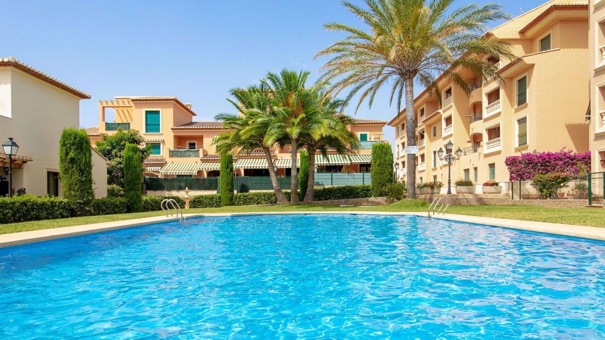 Aduanas Apartment | Nice apartment for 6 guests with A/C, pool, TV and balcony
