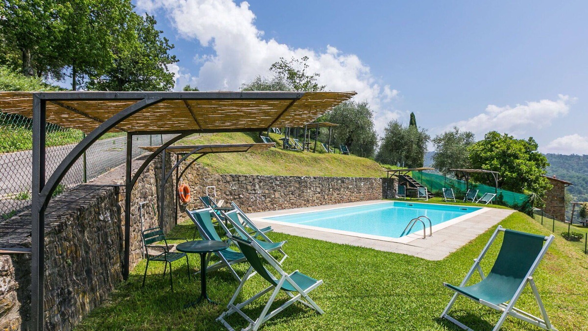 Pescia Apartment | Nice apartment for 6 guests with pool, WIFI, TV, patio and pets allowed