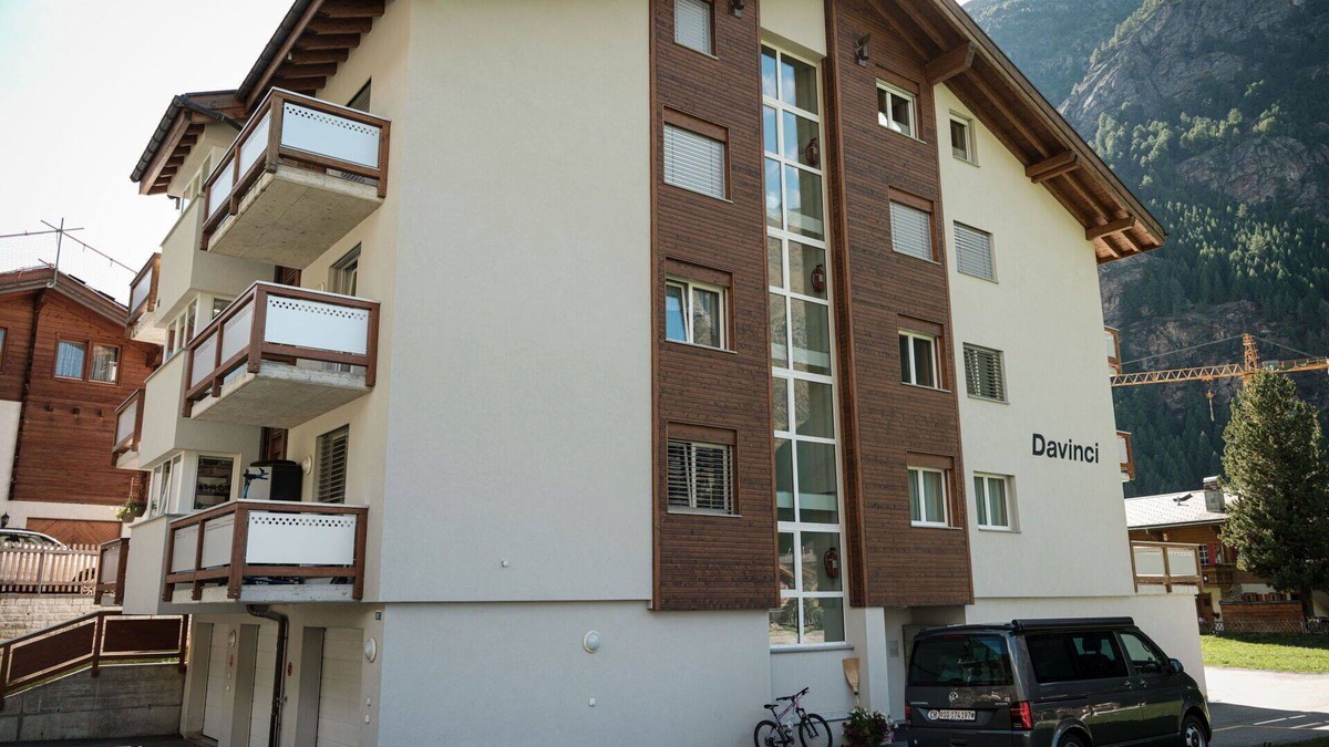 Taesch Apartment | Nice apartment for 6 guests with WIFI, TV, balcony and parking