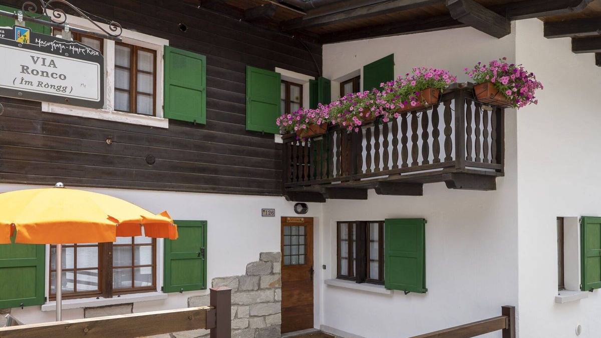 Macugnaga Apartment | Nice apartment for 6 people with TV, balcony, pets allowed and panoramic view