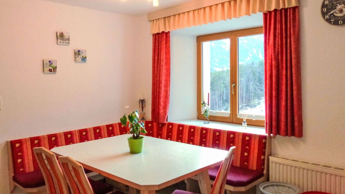 Oetz Apartment | Nice apartment for 8 guests with WIFI, TV, balcony and pets allowed