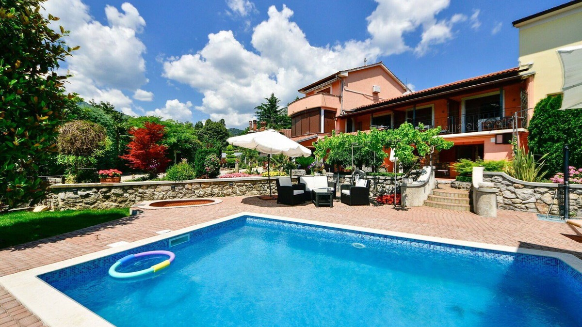 Sarsoni Apartment | Nice apartment for 8 people with private pool, WIFI, TV, terrace and pets allowed