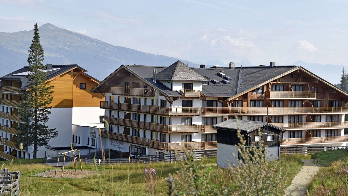 Katschberg Apartment | Nice apartment for 6 guests with WIFI, pool, TV, balcony, pets allowed and panoramic view