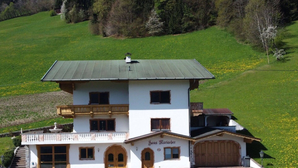 Schlitters Apartment | Nice apartment for 5 guests with WIFI, TV, balcony and parking