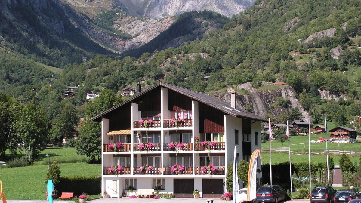 Reckingen Apartment | Nice apartment for 4 people with WIFI, TV, balcony and pets allowed
