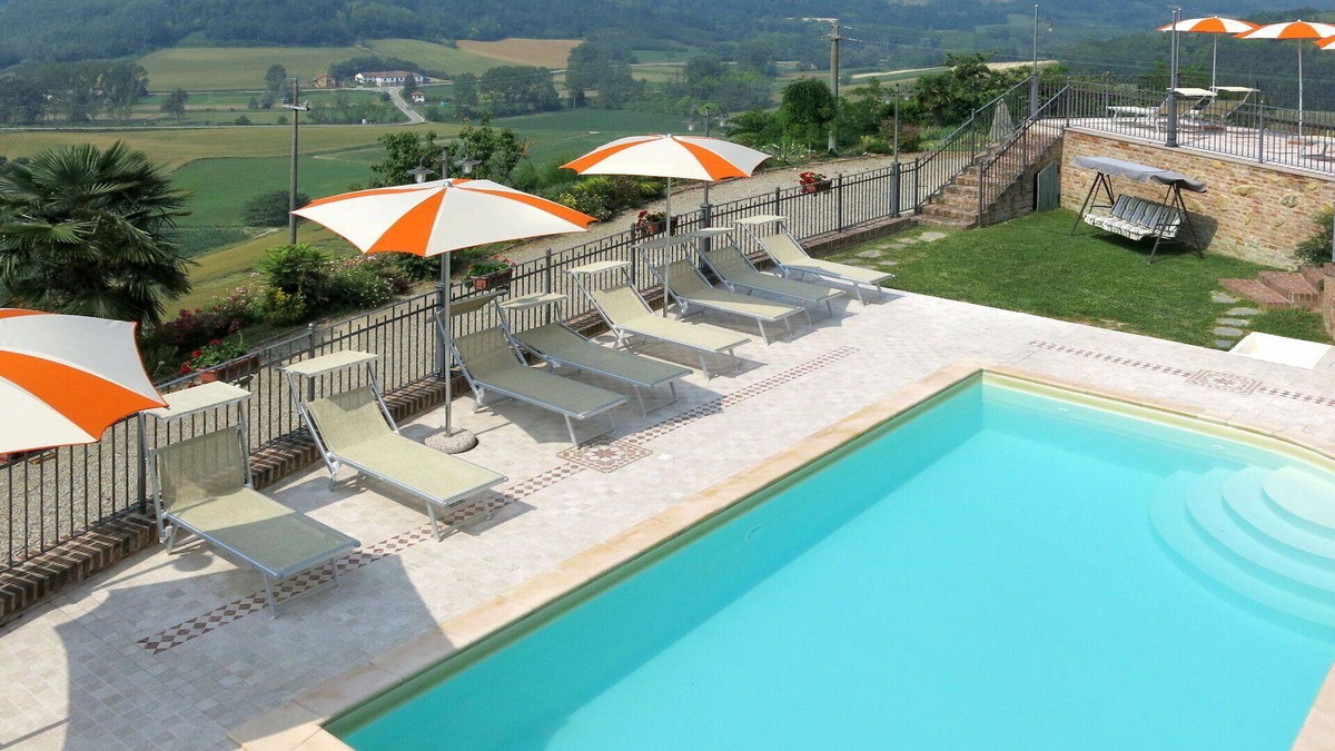 Cossombrato Apartment | Nice apartment for 4 guests with A/C, pool, WIFI, TV, patio, pets allowed and parking
