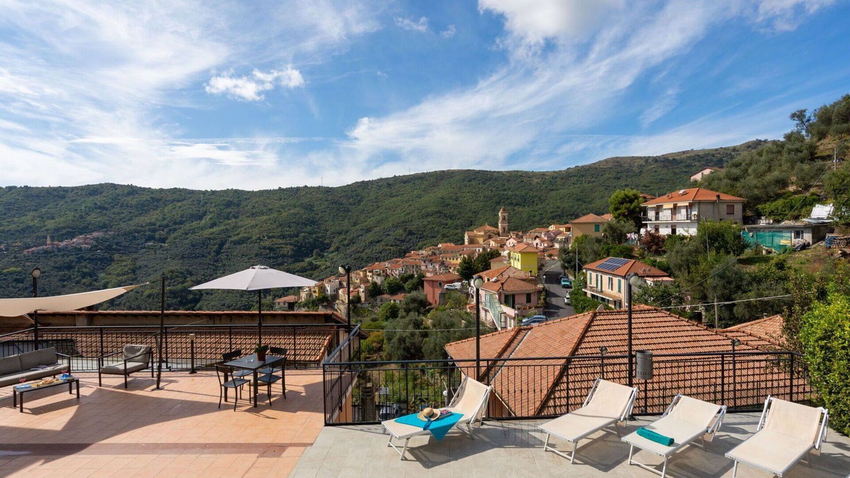 Pietrabruna Apartment | Nice apartment for 2 people with WIFI, pool, TV, patio and panoramic view