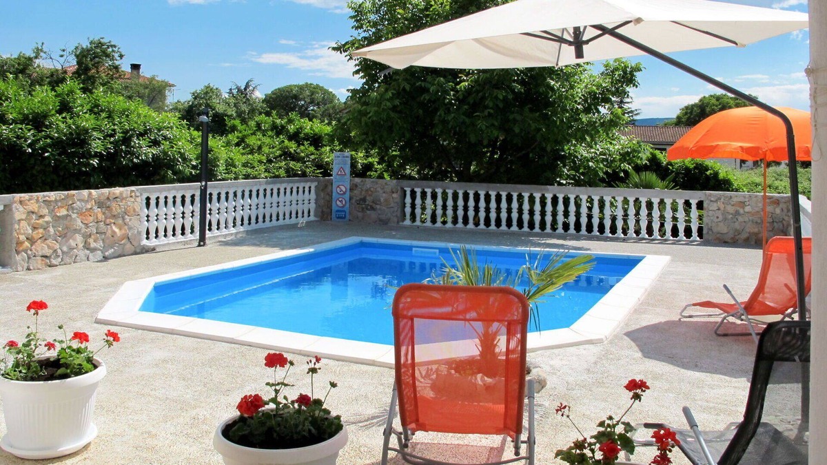 Pinezici Apartment | Nice apartment for 6 guests with WIFI, pool, A/C, TV, terrace and parking