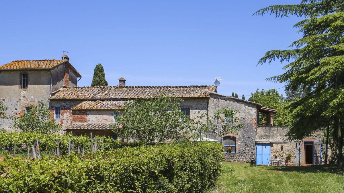 Monteriggioni Villa | Nice apartment in villa for 4 guests with pool, WIFI, TV, patio, pets allowed and panoramic view