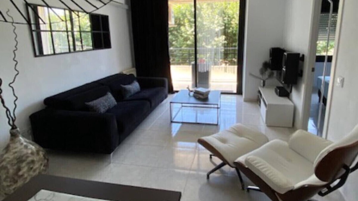Calella Apartment | Nice apartment in Calella for 6 people, just 100 m from the beach. Free wifi, parking.