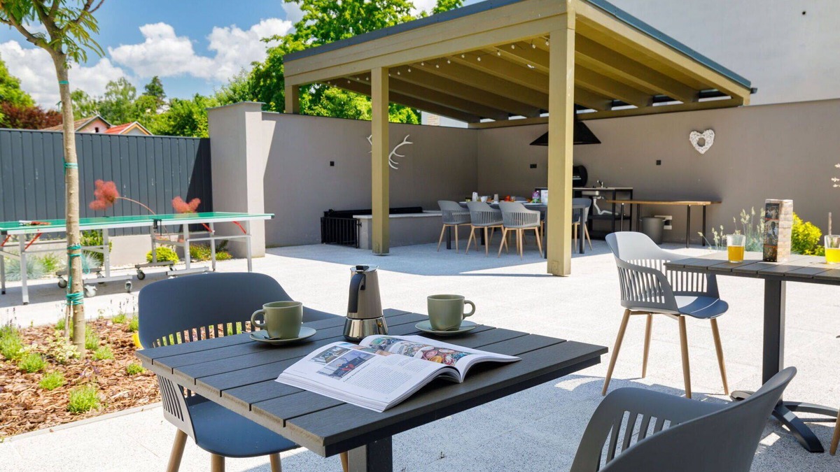 Balatonszarszo House | Nice apartment in villa for 12 guests with hot tub, WIFI, A/C, TV and patio