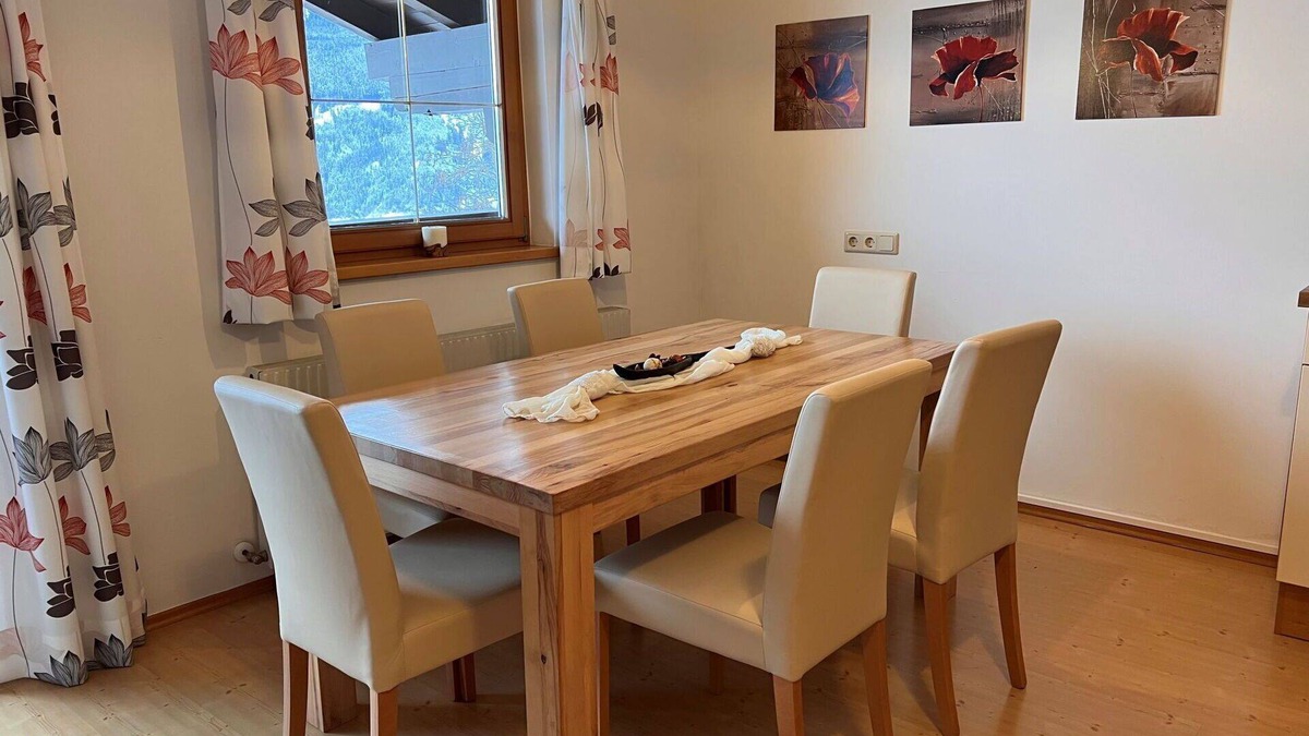 Piesendorf Villa | Nice apartment in villa for 5 people with WIFI, TV and terrace