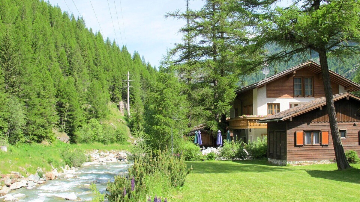 Saas-Balen House | Nice apartment in villa for 6 people with WIFI, TV, patio and pets allowed