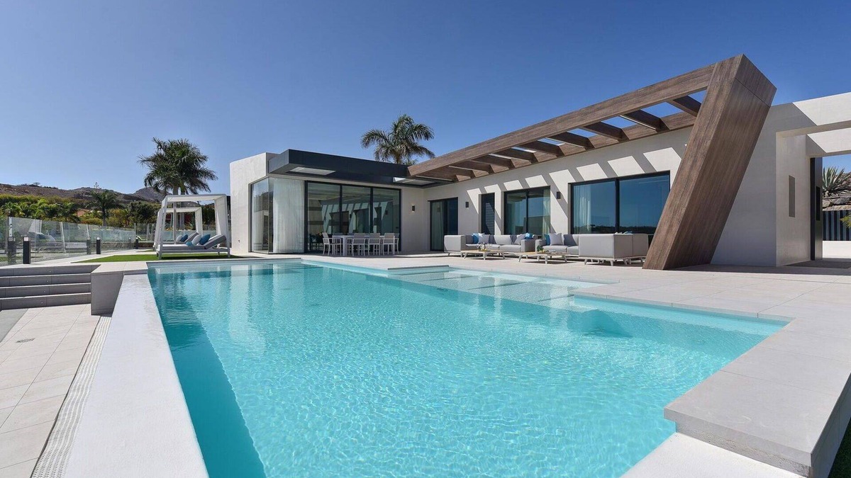 Salobre Villa | Nice apartment in villa for 12 guests with A/C, WIFI, private pool, TV, terrace and pets allowed