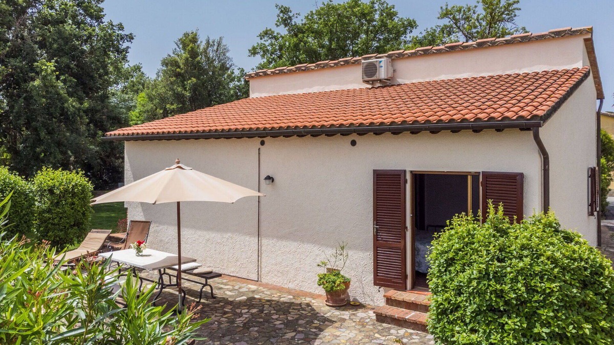Cinigiano Villa | Nice apartment in villa for 2 people with pool, A/C, WIFI, patio and panoramic view