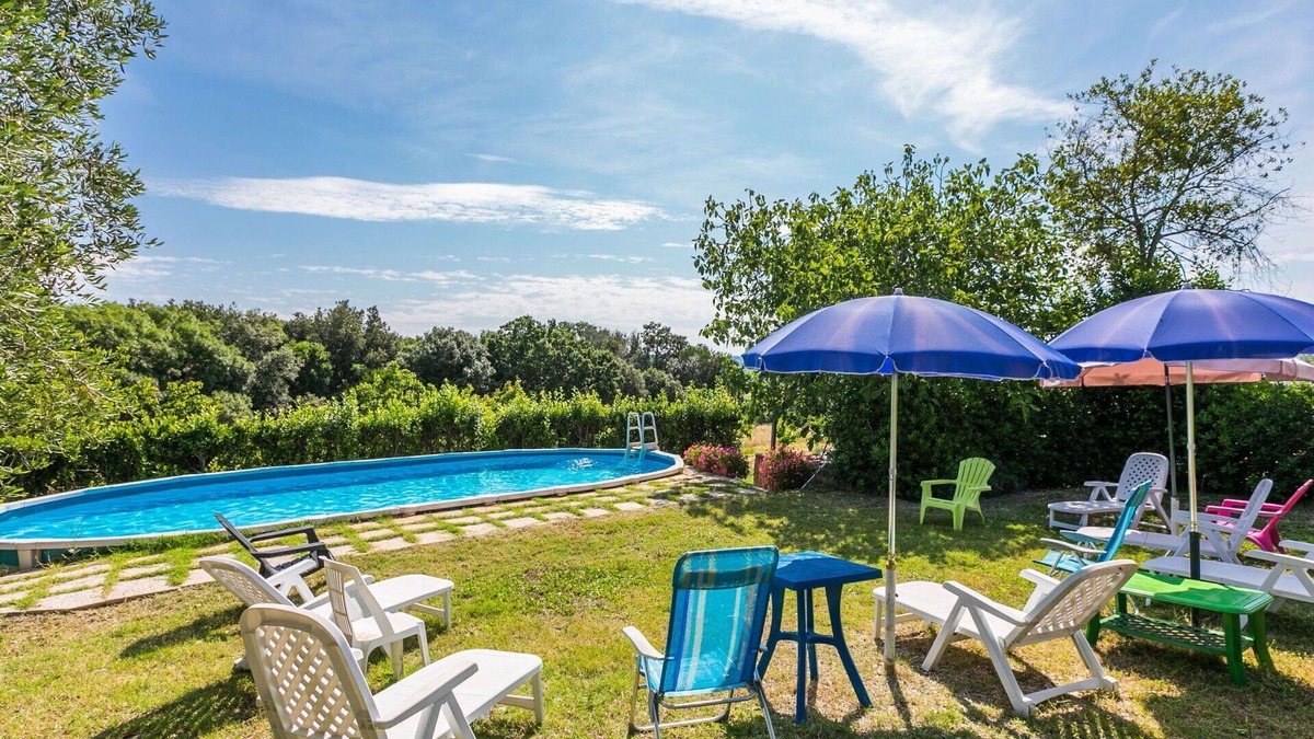 Follonica Villa | Nice apartment in villa for 12 people with private pool, WIFI, TV, patio and pets allowed
