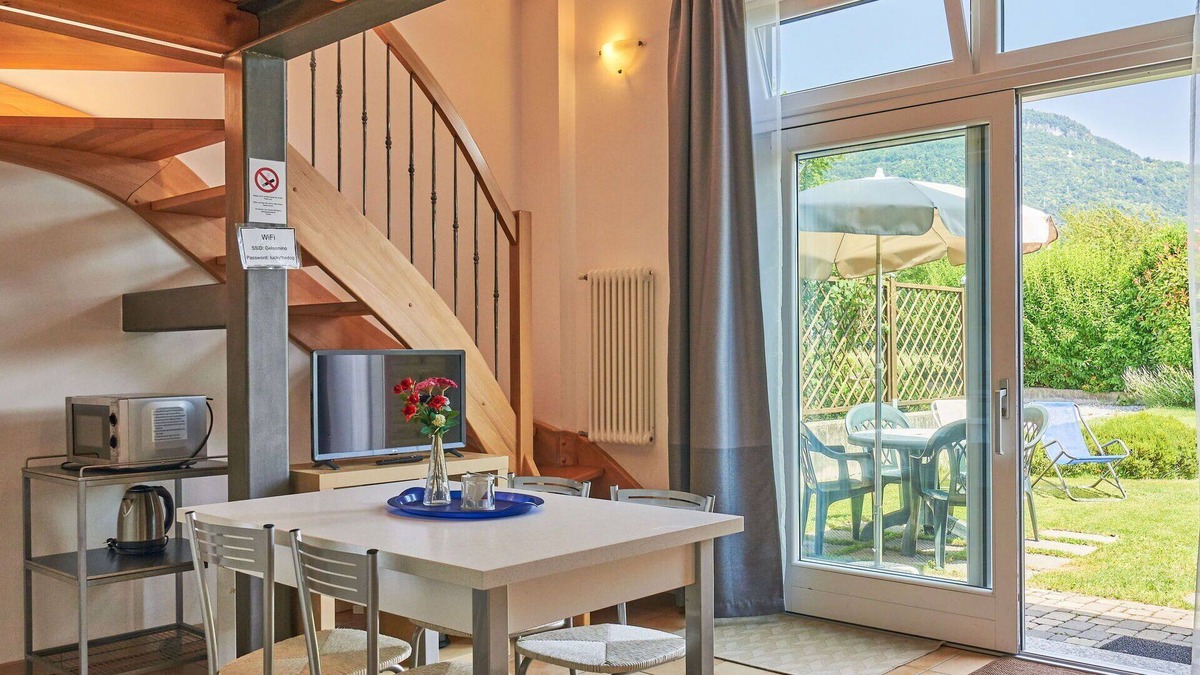 Dongo House | Nice apartment in villa for 4 guests with WIFI, A/C, TV, patio and pets allowed