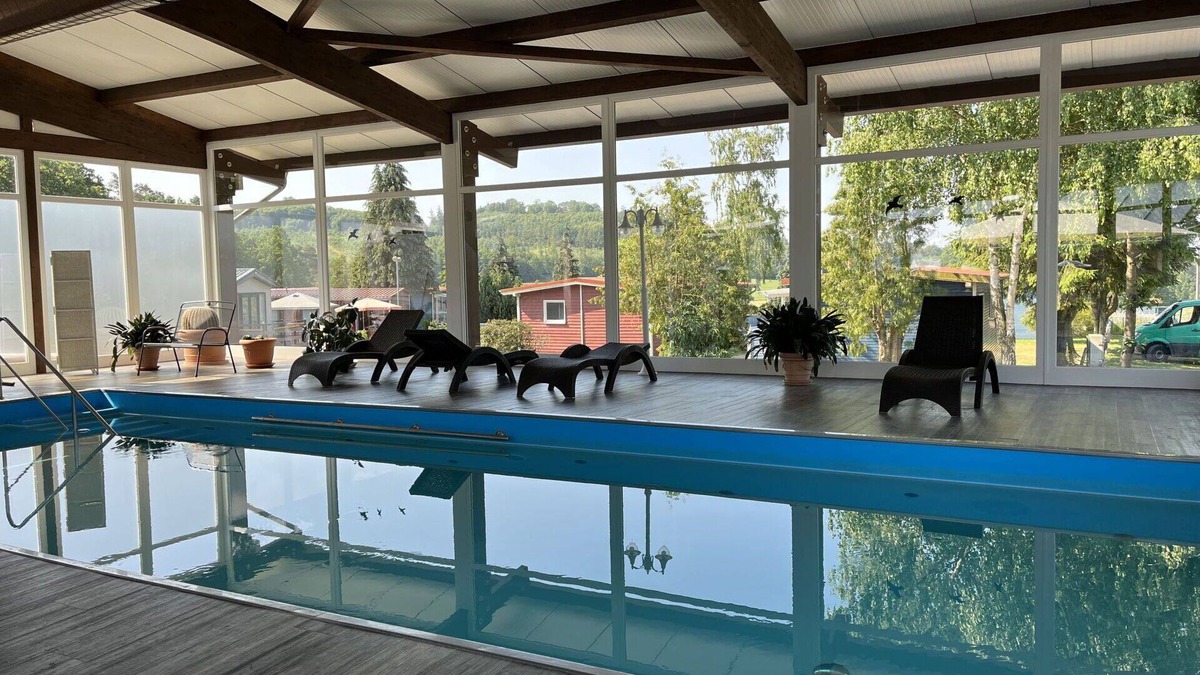 Bad Emstal House | Nice apartment in villa for 5 guests with pool, WIFI, TV, terrace and pets allowed