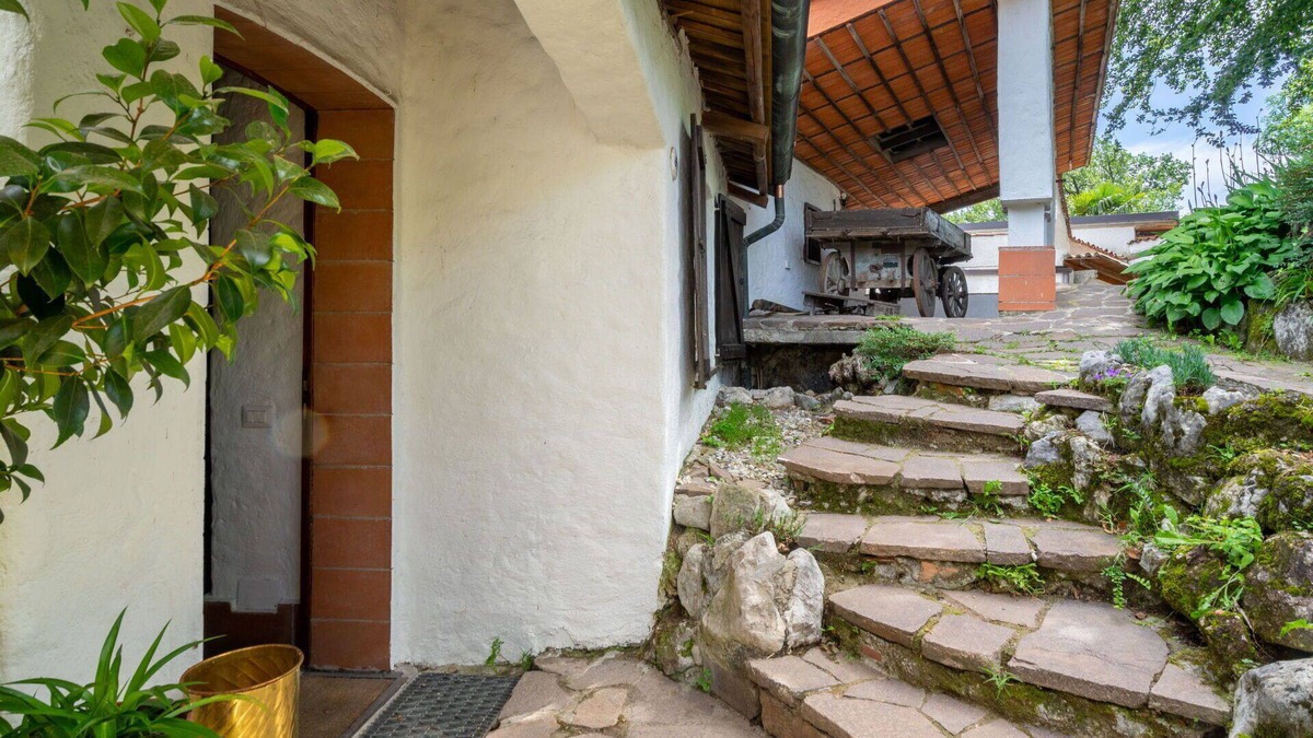 Leggiuno House | Nice apartment in villa for 6 people with TV, terrace and pets allowed