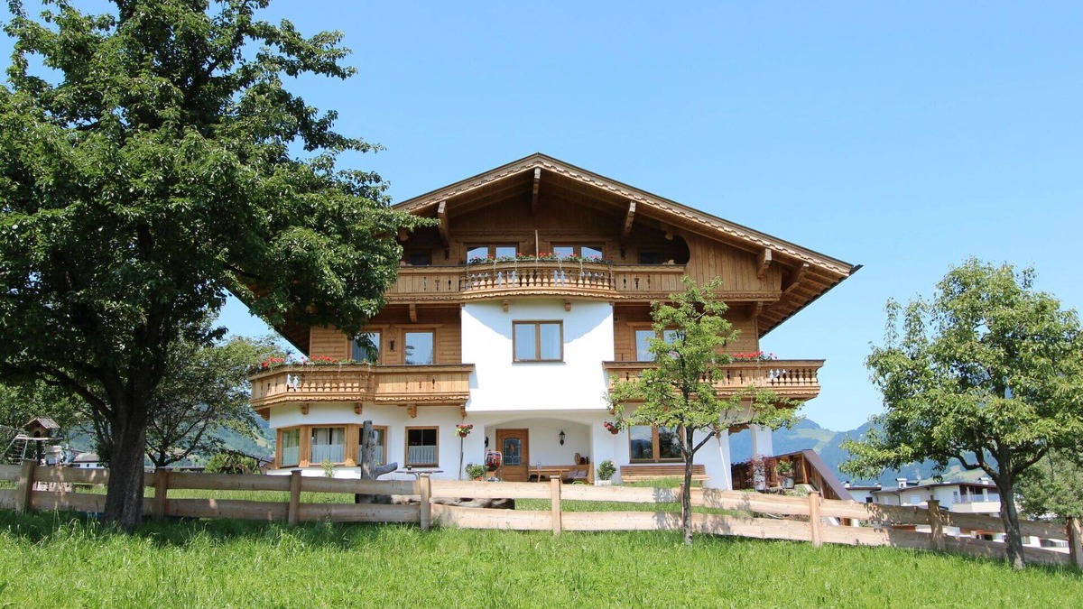 Kapfing Villa | Nice apartment in villa for 6 people with WIFI, TV, terrace, pets allowed and panoramic view
