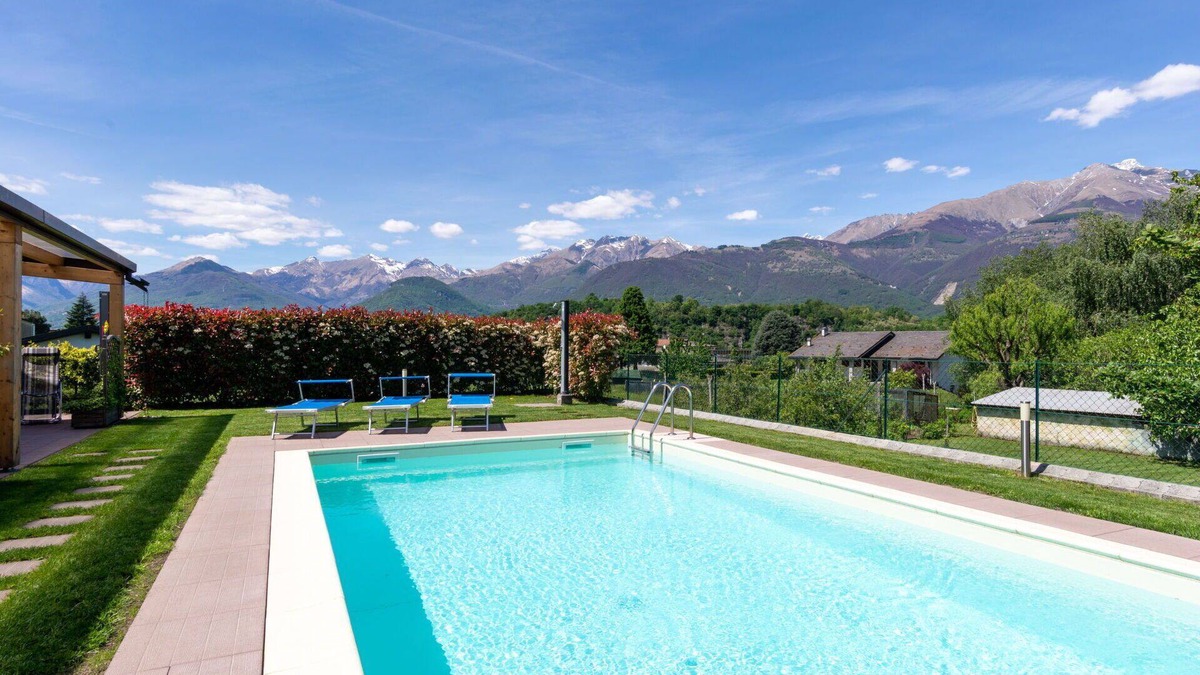 Colico Piano House | Nice apartment in villa for 6 guests with WIFI, pool, TV, terrace and parking