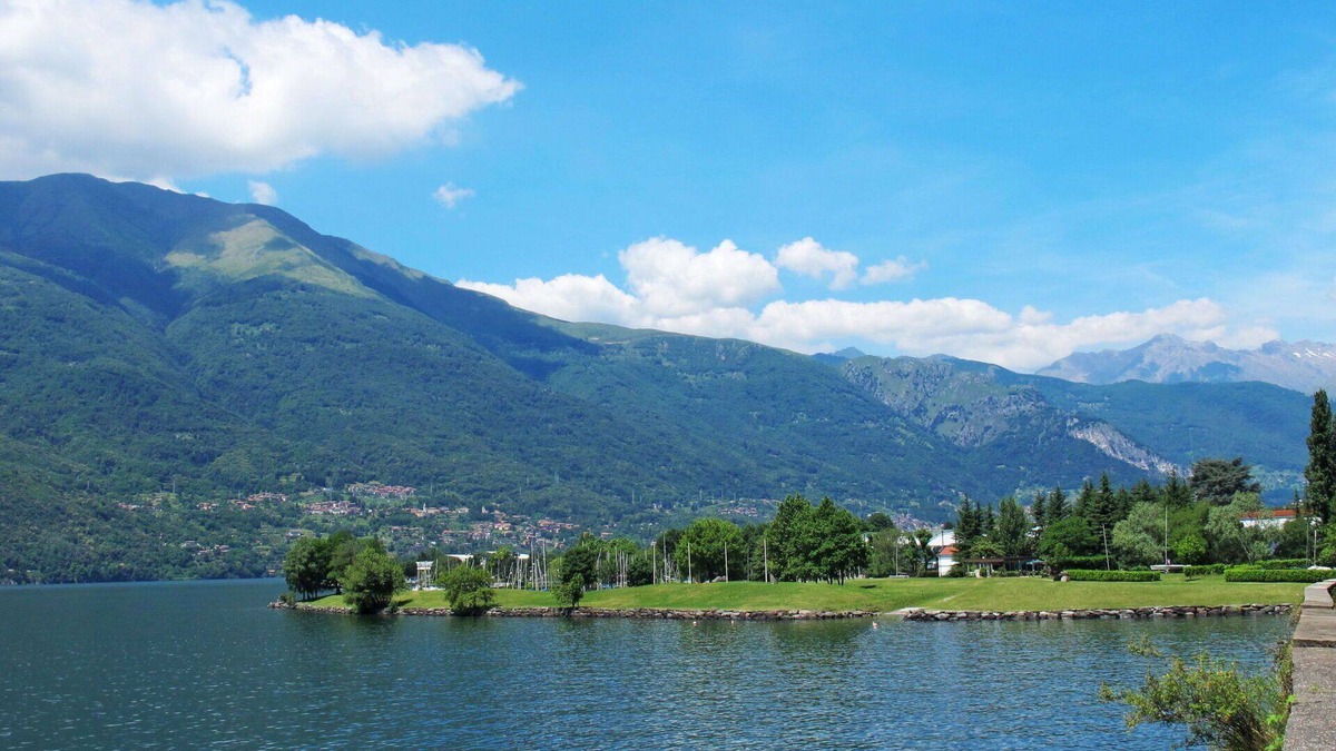 Dervio Villa | Nice apartment in villa for 6 guests with A/C, WIFI, TV, patio and pets allowed