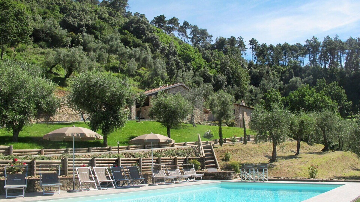 San Martino in Freddana Villa | Nice apartment in villa for 12 guests with A/C, WIFI, private pool, TV, terrace and pets allowed
