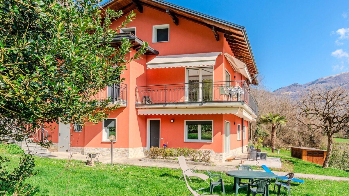 Cerano d'Intelvi Apartment | Nice apartment for 6 people with WIFI, TV and patio