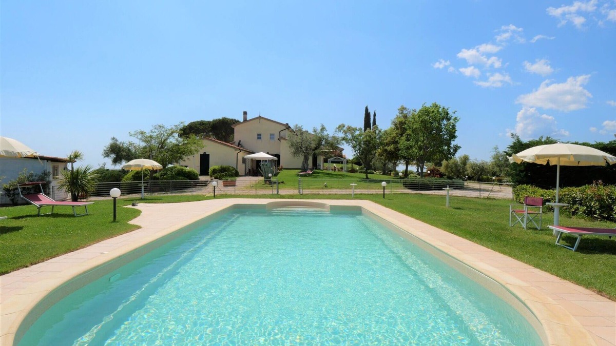 Massa Marittima Villa | Nice apartment in villa for 6 people with pool, WIFI, TV, terrace, pets allowed and parking