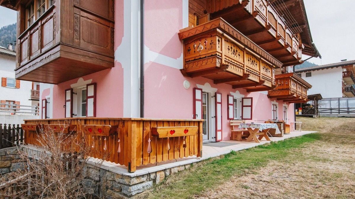San Giovanni di Fassa Apartment | Nice apartment for 6 guests with WIFI, TV, terrace, pets allowed and parking