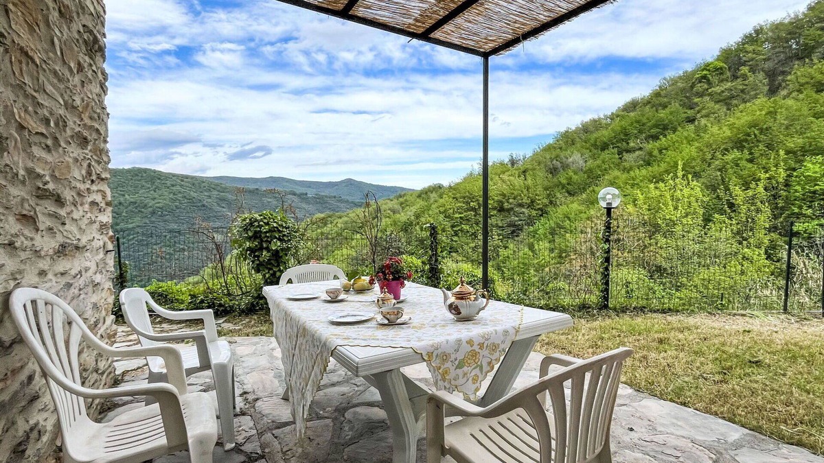 Valloria Apartment | Nice apartment for 4 guests with pool, WIFI, patio, pets allowed and panoramic view