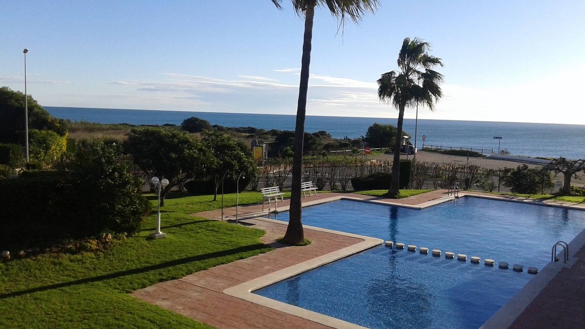Vinaros Apartment | Nice apartment on the 1st Line of the Beach; pool and wifi, garage Ref: VT-3380-CS