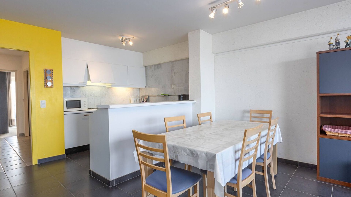 Westende Apartment | Nice apartment with kitchen