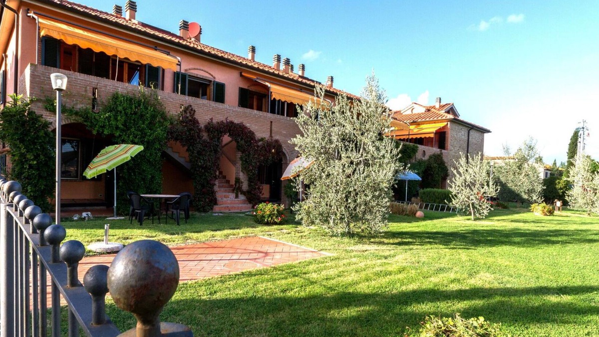 Sughera Apartment | Nice apartment with WIFI, A/C, pool, TV, veranda, panoramic view, parking, close to San Gimignano